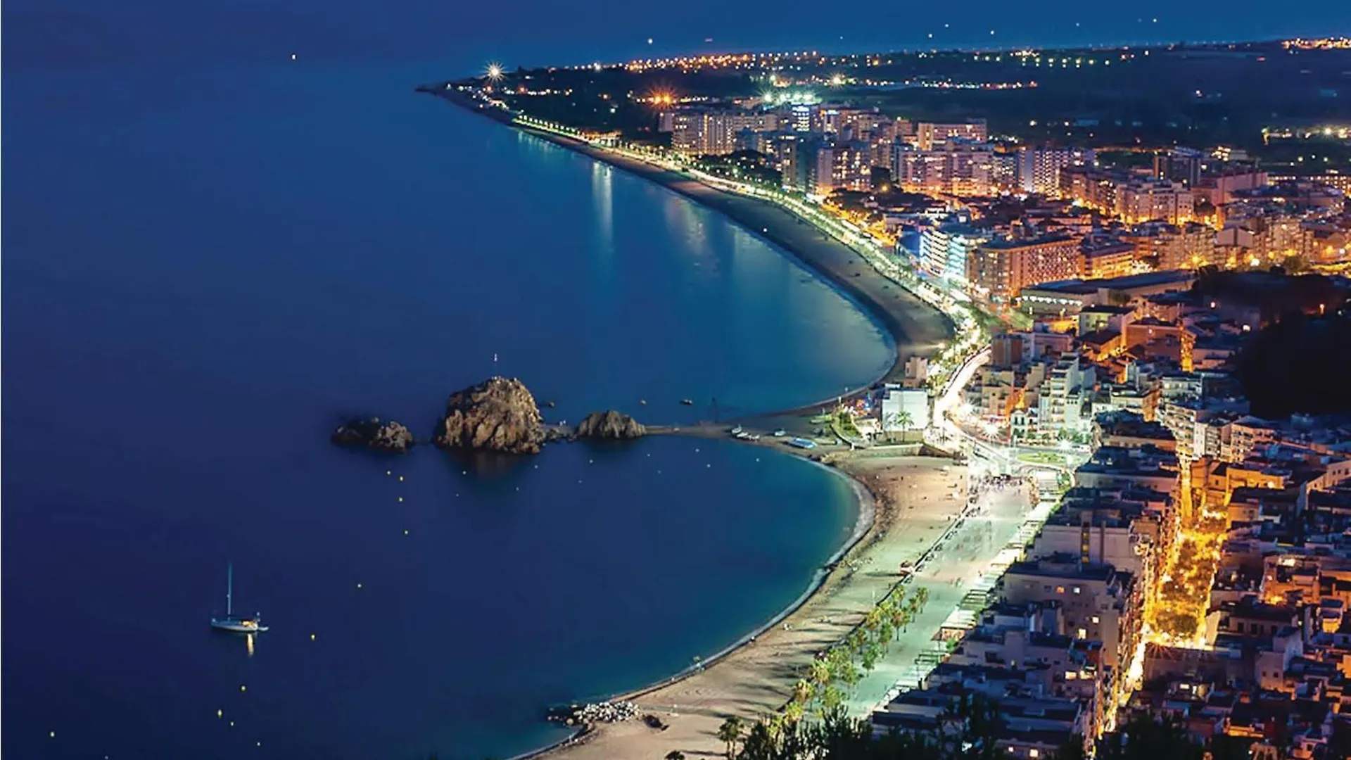 Awesome Apartment In Blanes With Kitchen