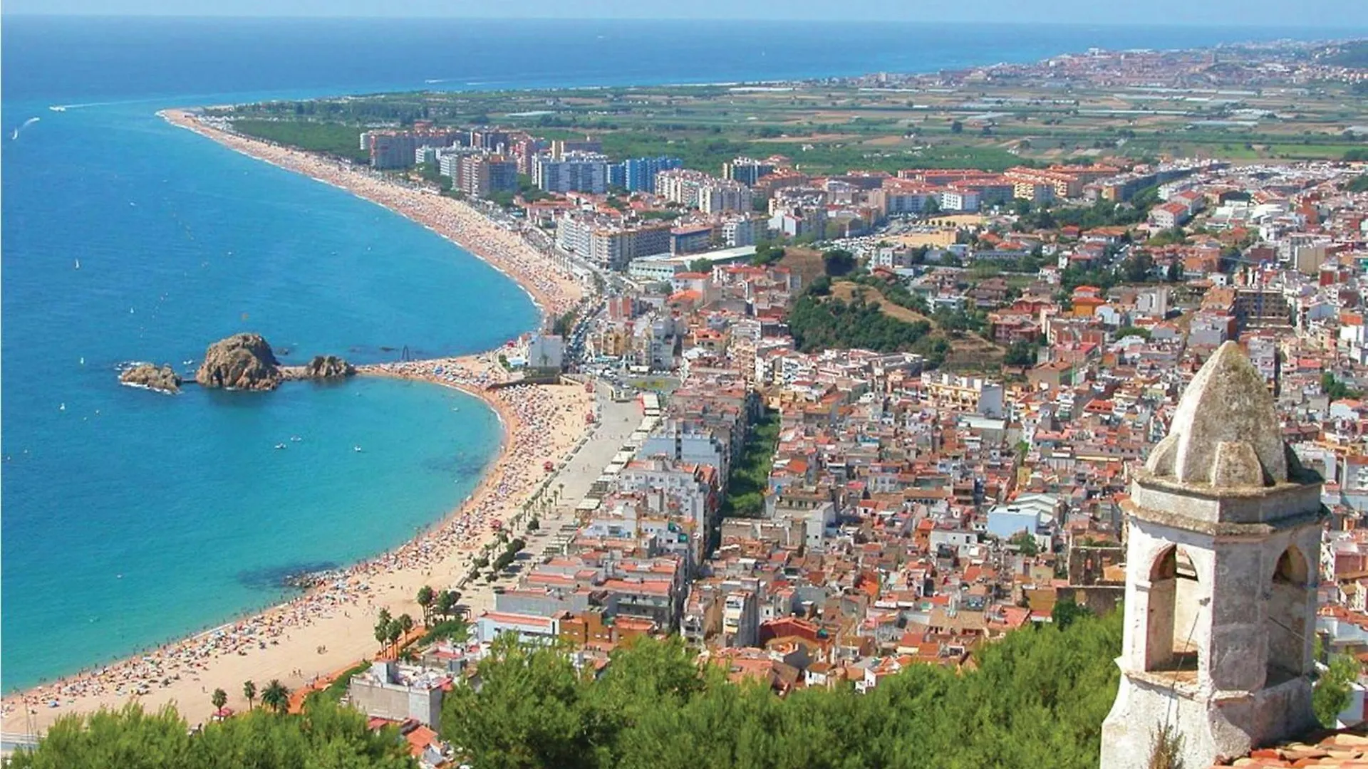 Awesome Apartment In Blanes With Kitchen